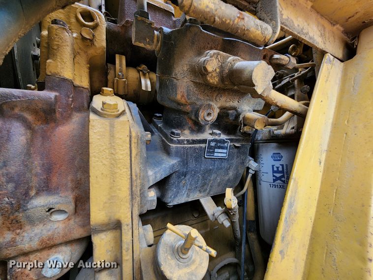 image for item KT9756 1984 Caterpillar 815B  soil compactor
