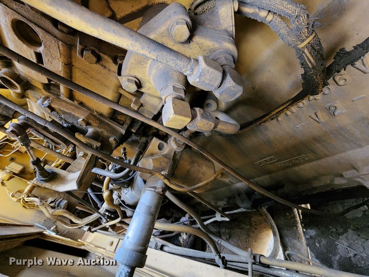 image for item KT9756 1984 Caterpillar 815B  soil compactor