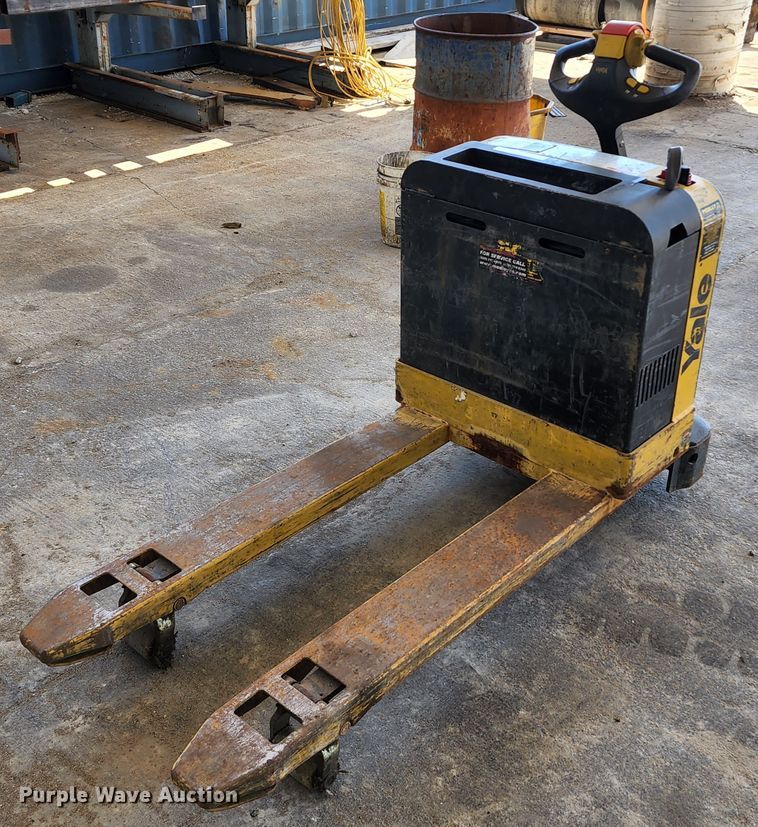 image for item KT9776 Yale MPB040-EN24T2748  electric pallet jack