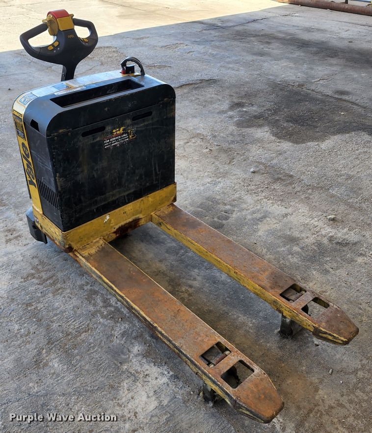 image for item KT9776 Yale MPB040-EN24T2748  electric pallet jack