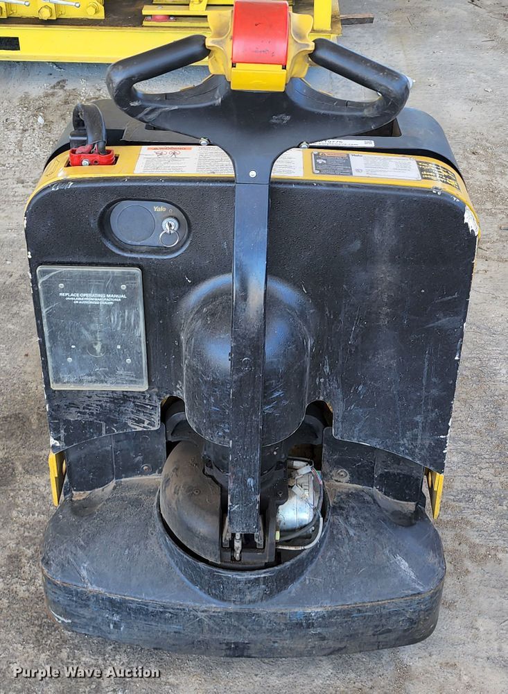 image for item KT9776 Yale MPB040-EN24T2748  electric pallet jack