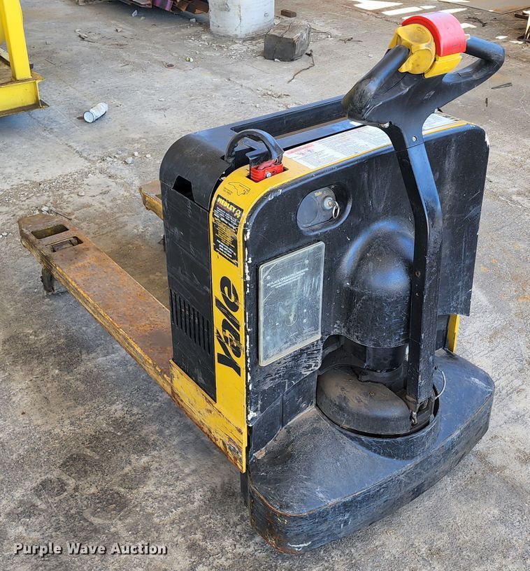 image for item KT9776 Yale MPB040-EN24T2748  electric pallet jack