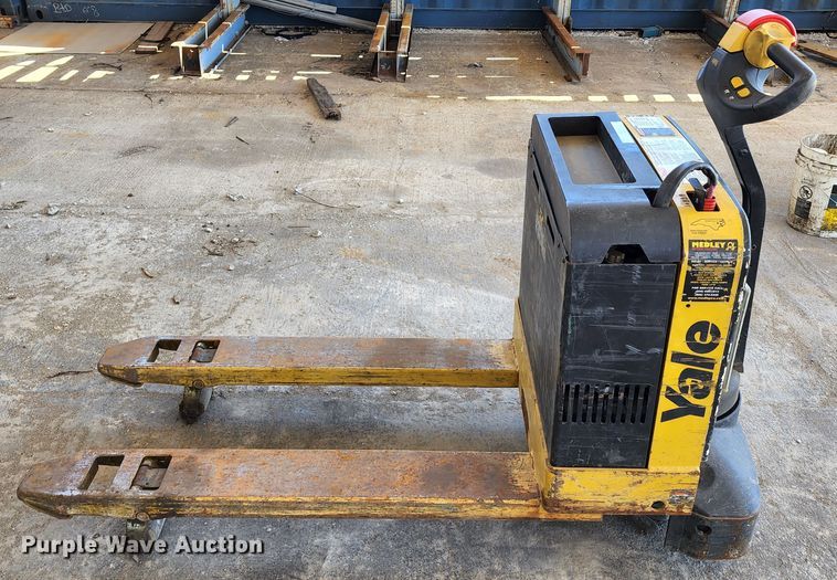 image for item KT9776 Yale MPB040-EN24T2748  electric pallet jack