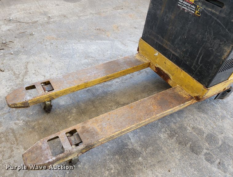 image for item KT9776 Yale MPB040-EN24T2748  electric pallet jack