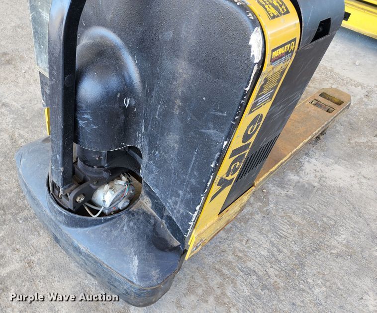 image for item KT9776 Yale MPB040-EN24T2748  electric pallet jack