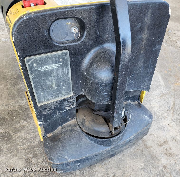 image for item KT9776 Yale MPB040-EN24T2748  electric pallet jack