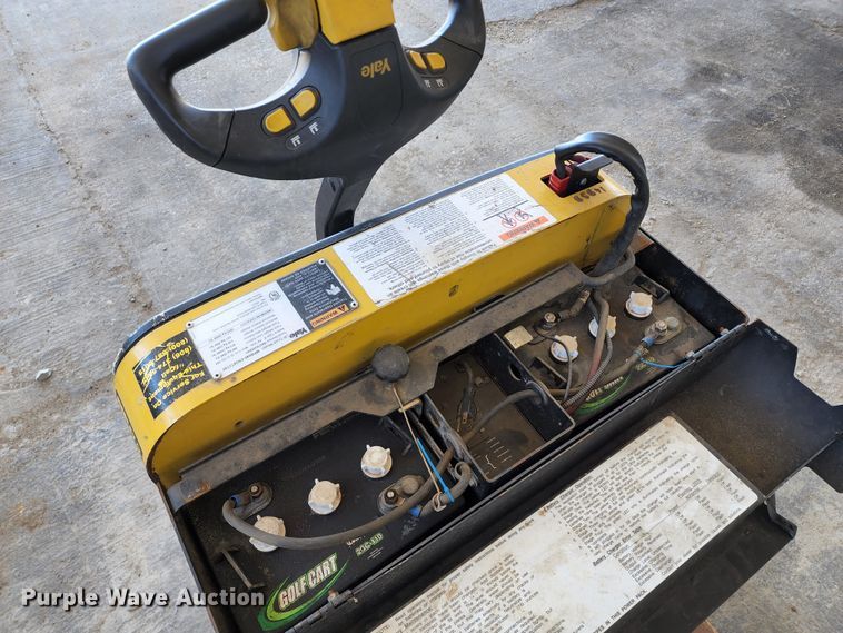 image for item KT9776 Yale MPB040-EN24T2748  electric pallet jack
