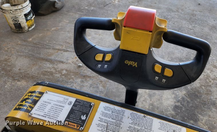image for item KT9776 Yale MPB040-EN24T2748  electric pallet jack