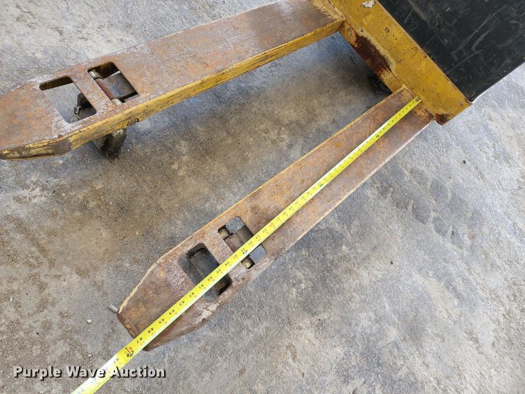 image for item KT9776 Yale MPB040-EN24T2748  electric pallet jack
