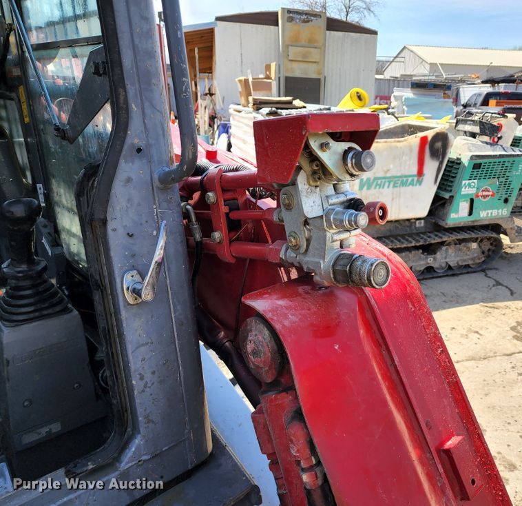 image for item KT9806 2016 Takeuchi TL12  tracked skid steer loader