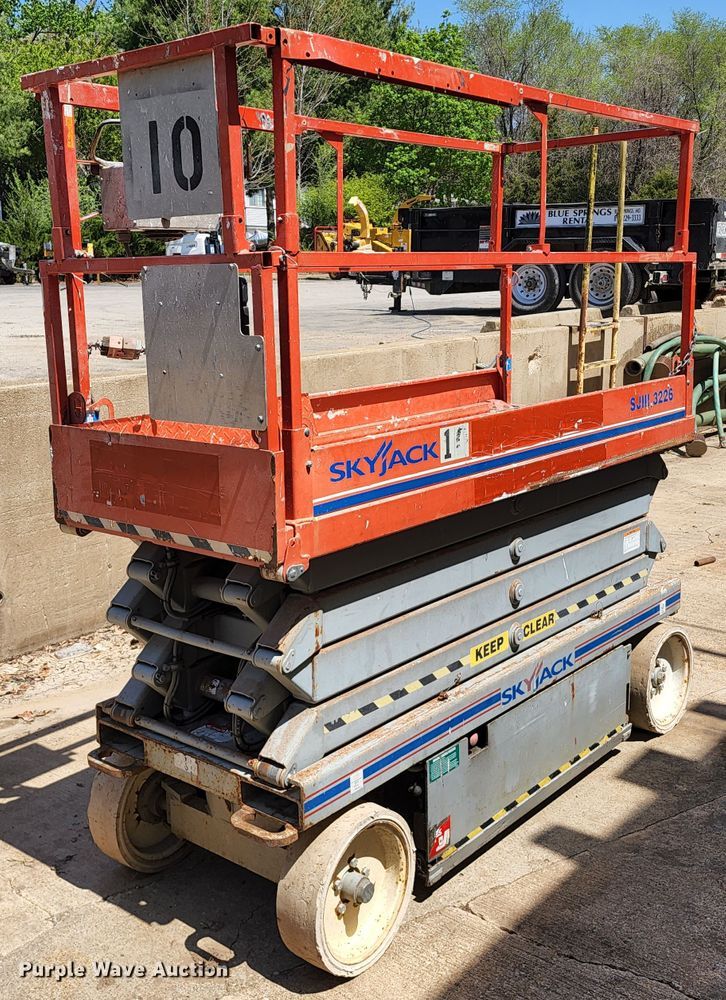 image for item KT9852 Skyjack SJIII 3226  scissor lift
