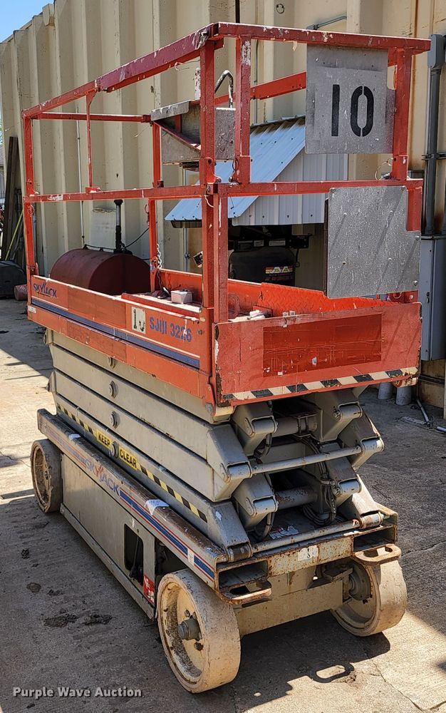image for item KT9852 Skyjack SJIII 3226  scissor lift