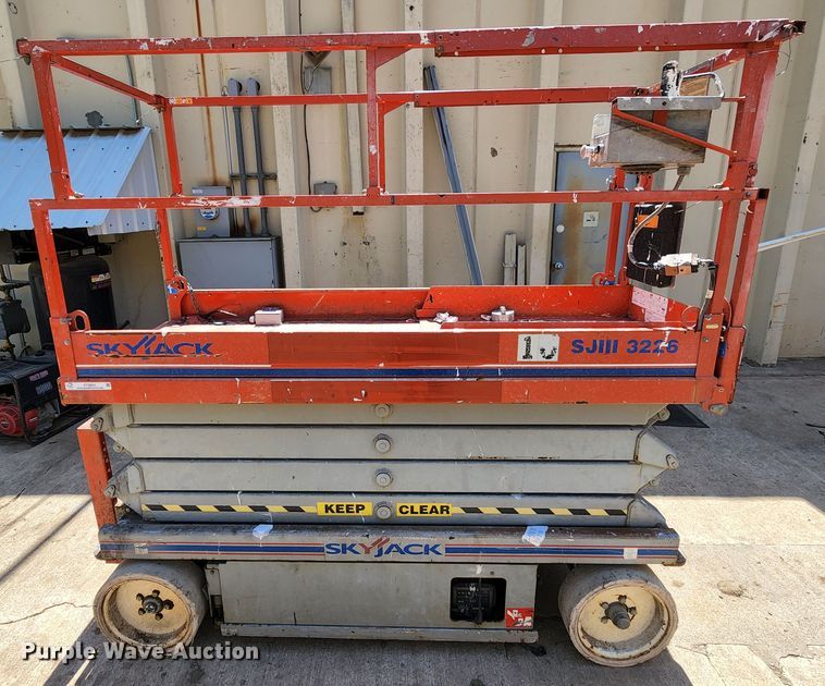 image for item KT9852 Skyjack SJIII 3226  scissor lift