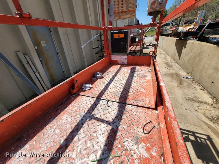 image for item KT9852 Skyjack SJIII 3226  scissor lift