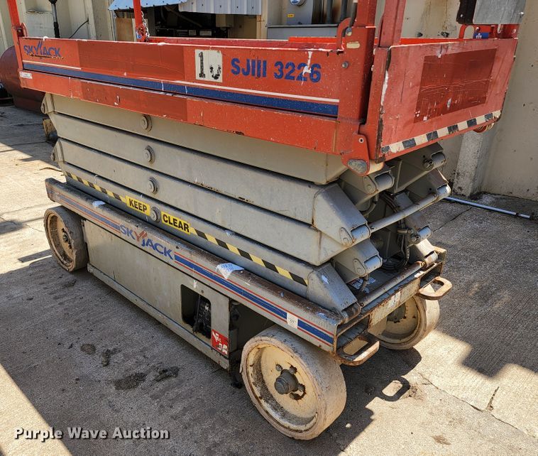 image for item KT9852 Skyjack SJIII 3226  scissor lift