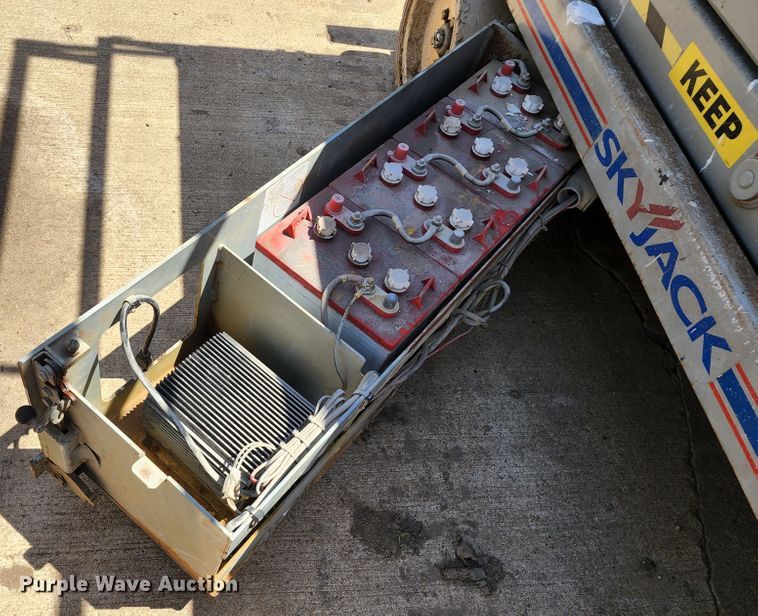 image for item KT9852 Skyjack SJIII 3226  scissor lift