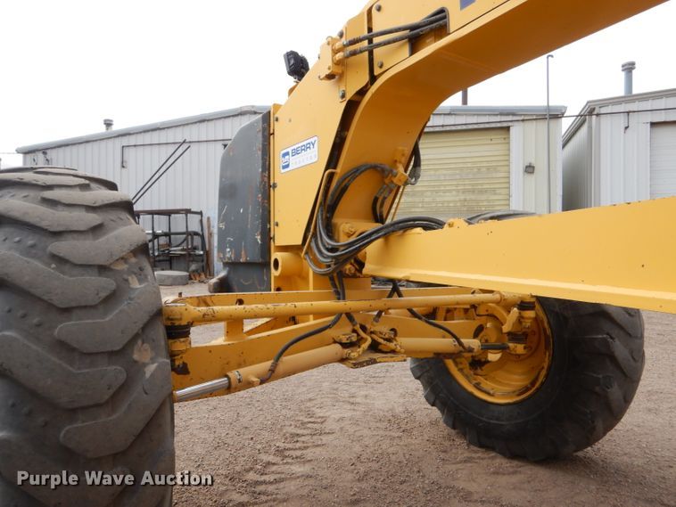 image for item LJ9964 2007 Komatsu GD655-3E0  motor grader