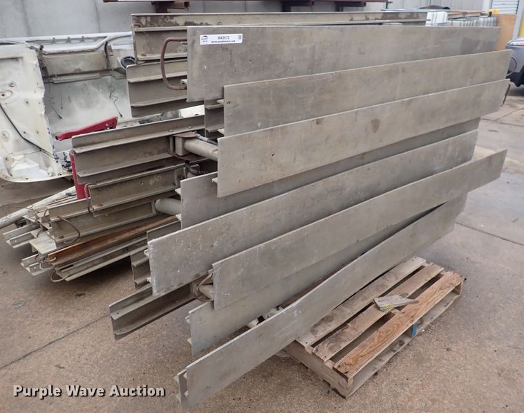 image for item MA9572 Aluminum trench shoring jacks