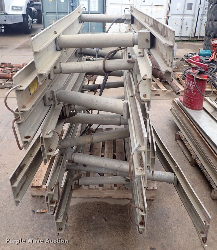 image for item MA9572 Aluminum trench shoring jacks