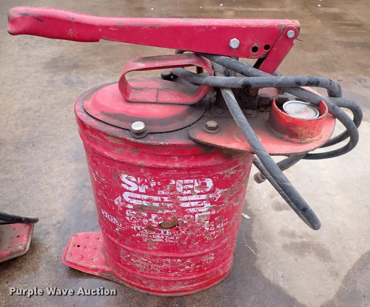 image for item MA9572 Aluminum trench shoring jacks