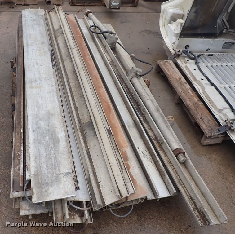 image for item MA9572 Aluminum trench shoring jacks