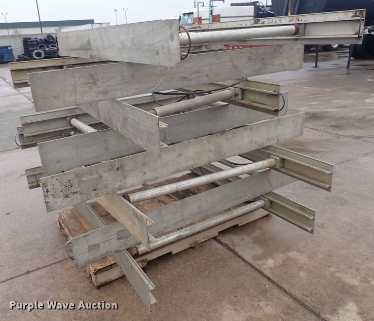 image for item MA9572 Aluminum trench shoring jacks