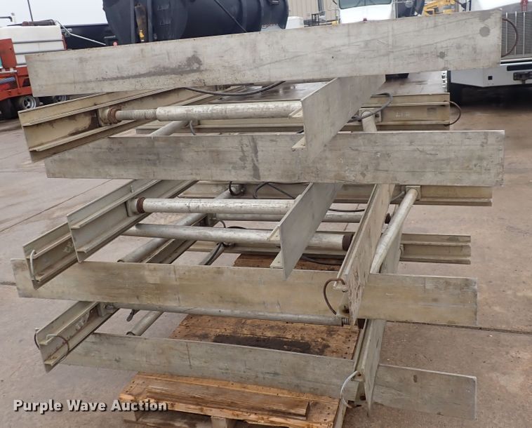 image for item MA9572 Aluminum trench shoring jacks