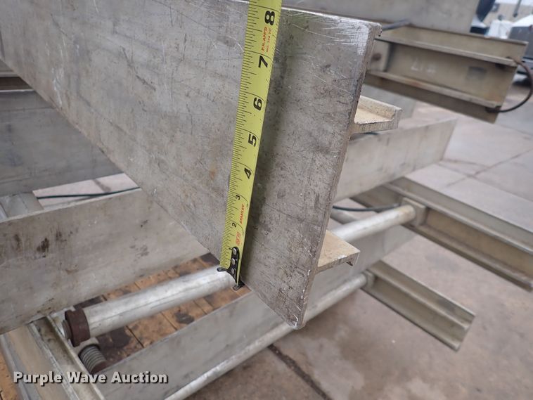 image for item MA9572 Aluminum trench shoring jacks