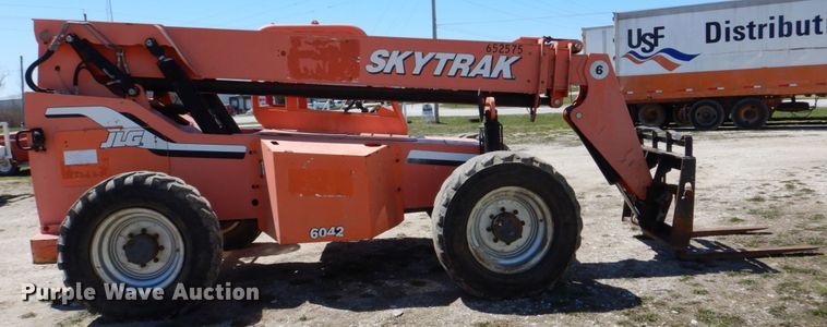 image for item MF9009 2007 JLG Skytrak 6042  telehandler