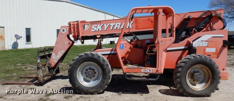 image for item MF9009 2007 JLG Skytrak 6042  telehandler