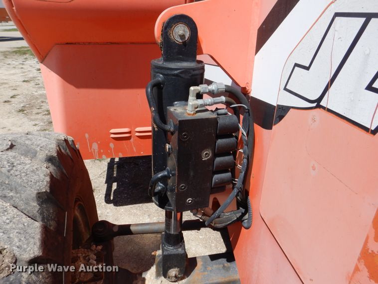 image for item MF9009 2007 JLG Skytrak 6042  telehandler