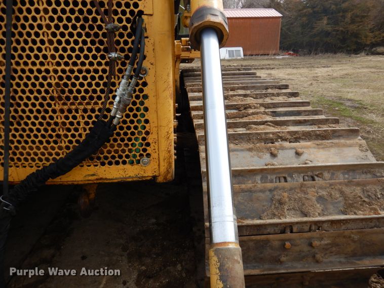 image for item MF9538 1983 Caterpillar D6D  dozer