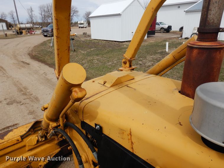 image for item MF9538 1983 Caterpillar D6D  dozer