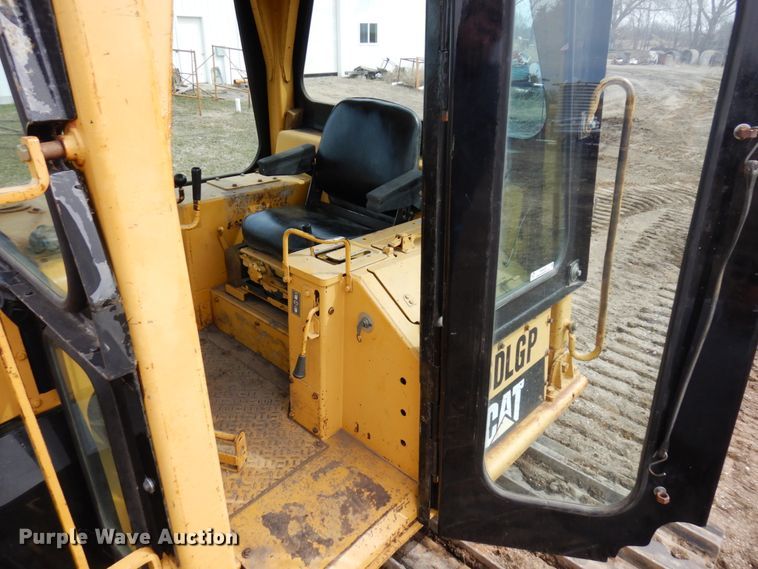 image for item MF9538 1983 Caterpillar D6D  dozer