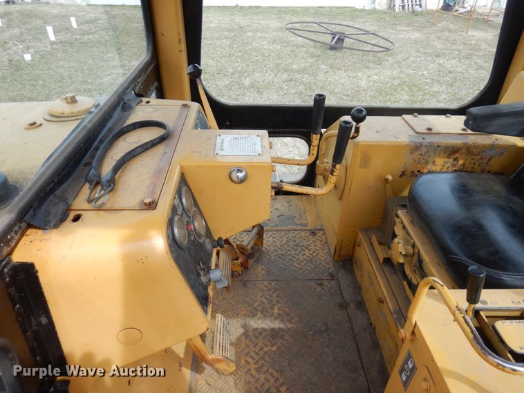 image for item MF9538 1983 Caterpillar D6D  dozer