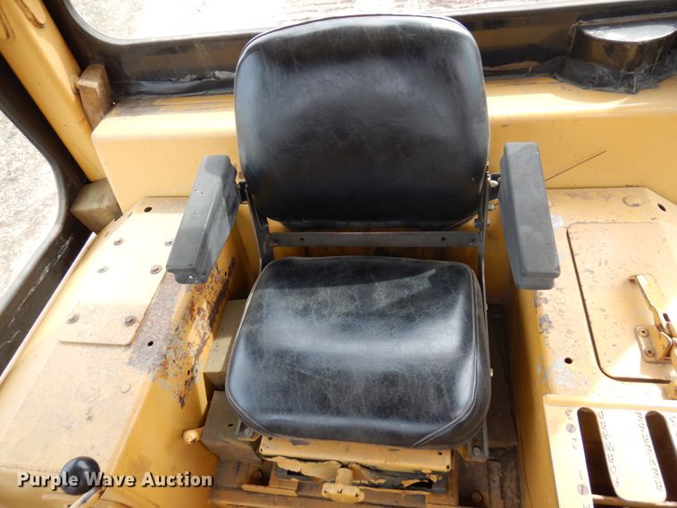 image for item MF9538 1983 Caterpillar D6D  dozer