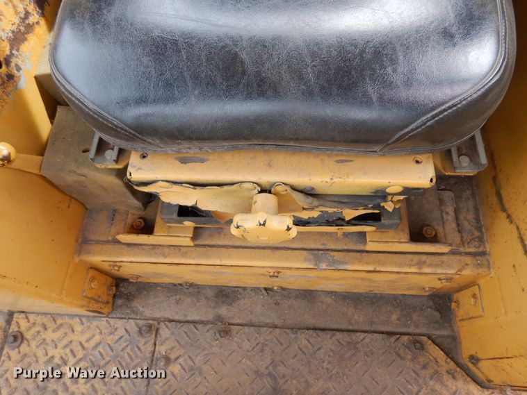 image for item MF9538 1983 Caterpillar D6D  dozer