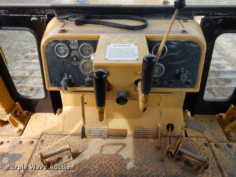 image for item MF9538 1983 Caterpillar D6D  dozer