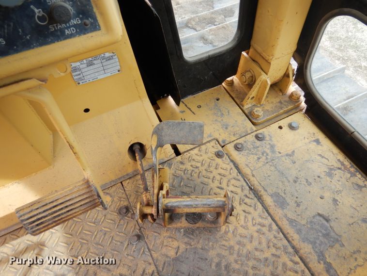 image for item MF9538 1983 Caterpillar D6D  dozer