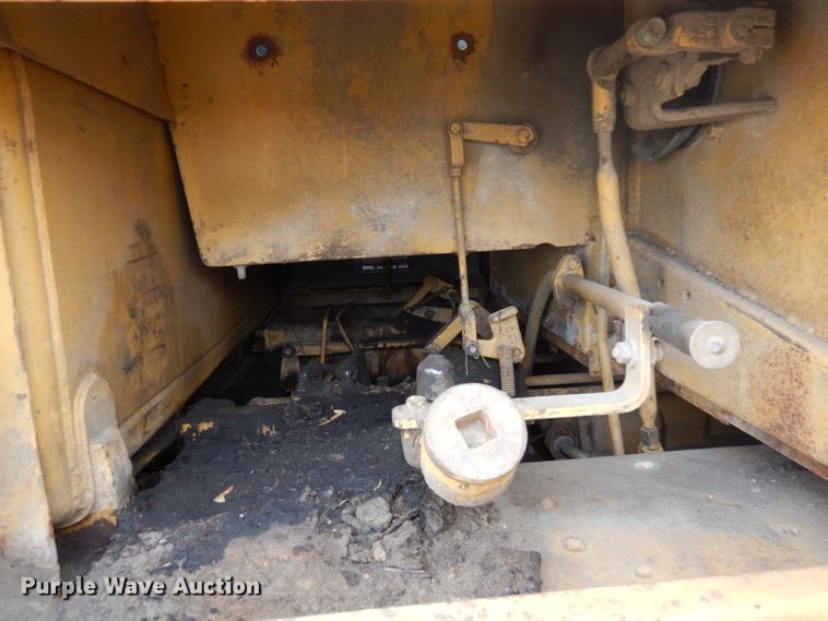 image for item MF9538 1983 Caterpillar D6D  dozer