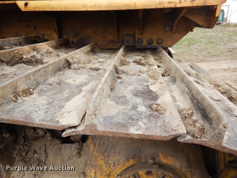 image for item MF9538 1983 Caterpillar D6D  dozer