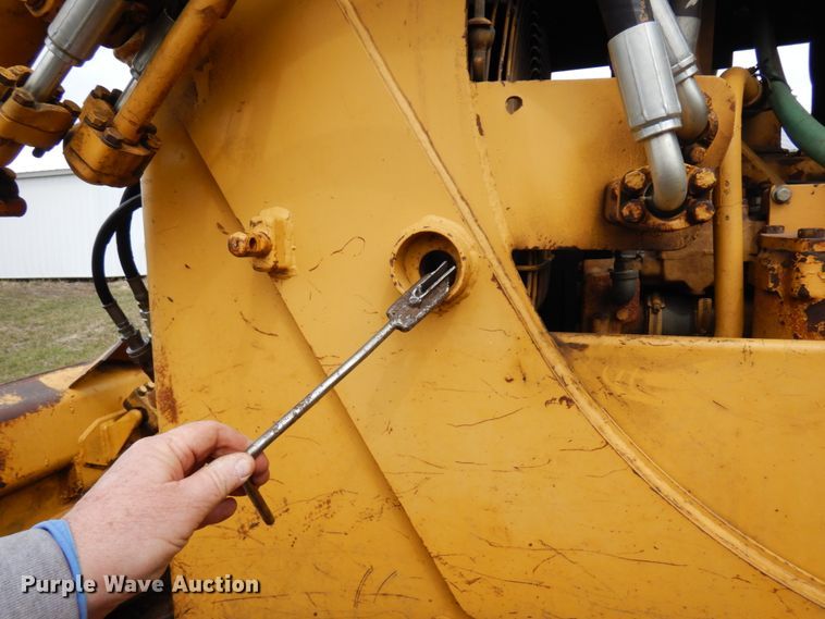image for item MF9538 1983 Caterpillar D6D  dozer