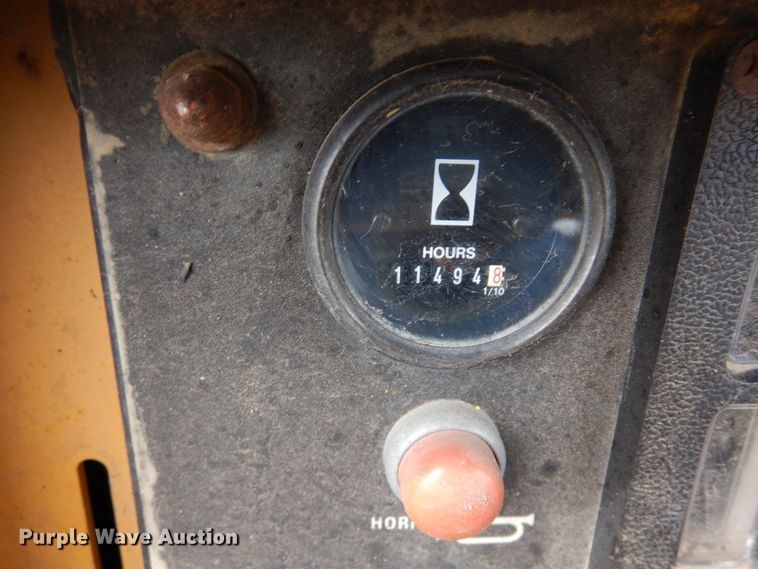image for item MF9544 1996 Dresser TD9H  dozer