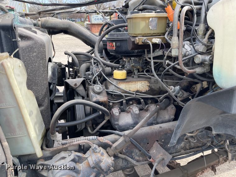 image for item MJ9546 1985 Ford F800  truck cab and chassis