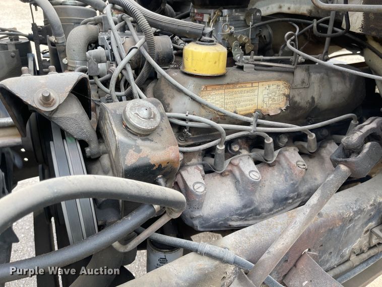 image for item MJ9546 1985 Ford F800  truck cab and chassis