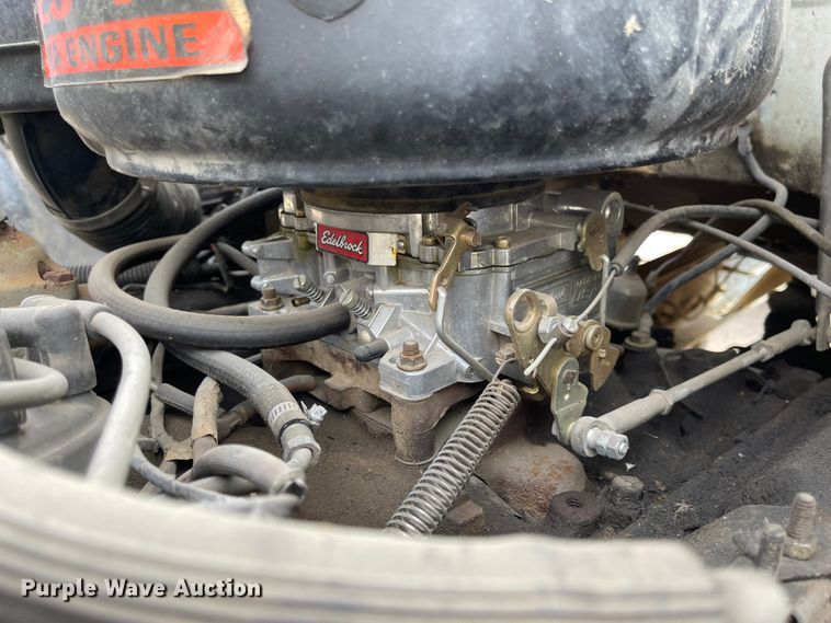 image for item MJ9546 1985 Ford F800  truck cab and chassis