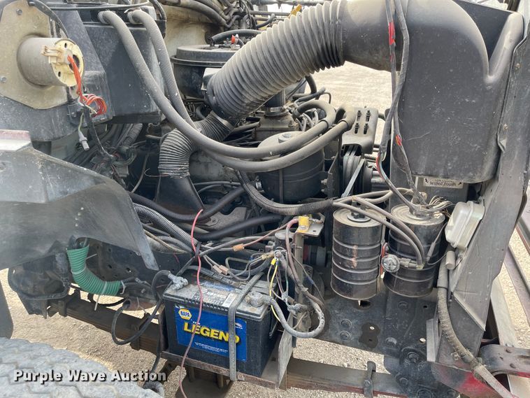 image for item MJ9546 1985 Ford F800  truck cab and chassis