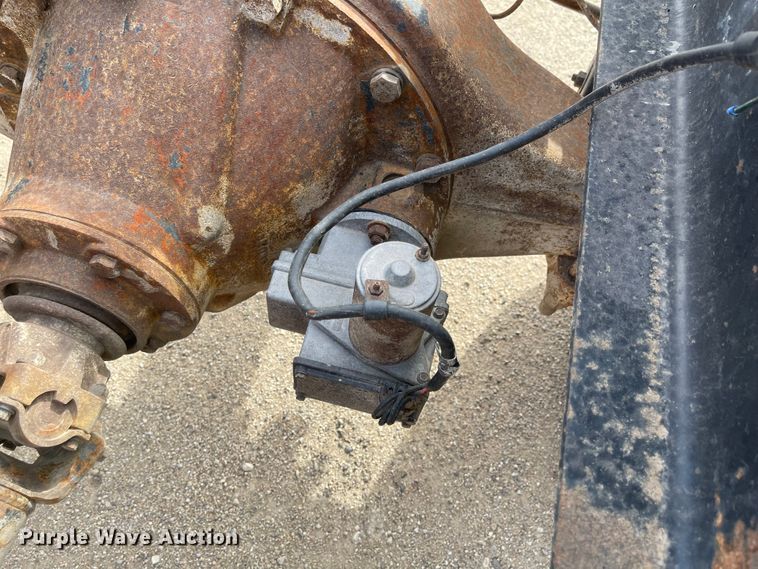 image for item MJ9546 1985 Ford F800  truck cab and chassis