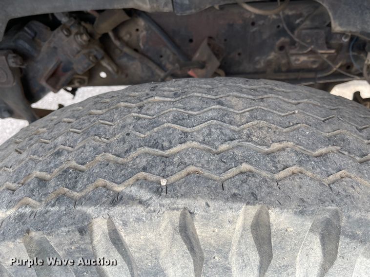 image for item MJ9546 1985 Ford F800  truck cab and chassis