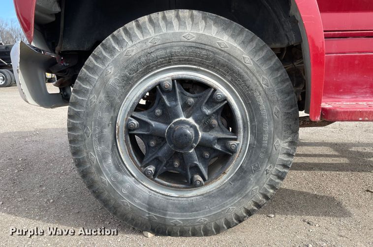 image for item MJ9546 1985 Ford F800  truck cab and chassis